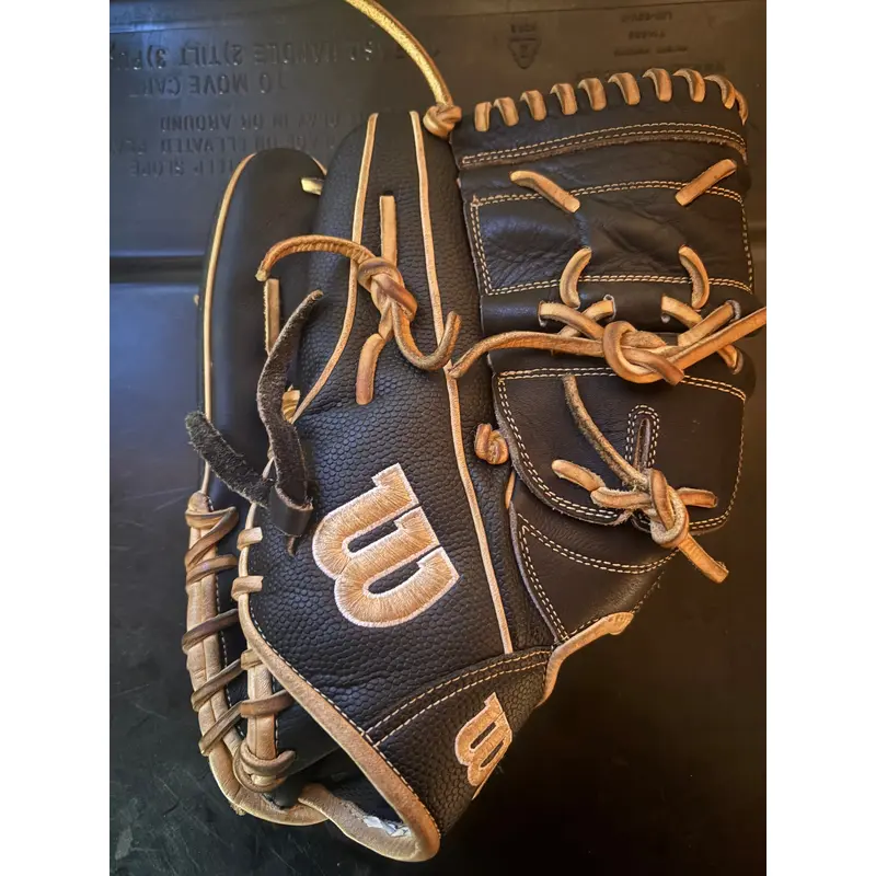 Wilson A2000 B2 LH Pitcher's Baseball Glove 12" (Used)