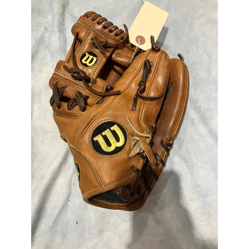 Brown Wilson DP15 A2000 RH Infield Baseball Glove 11.5" (Used)