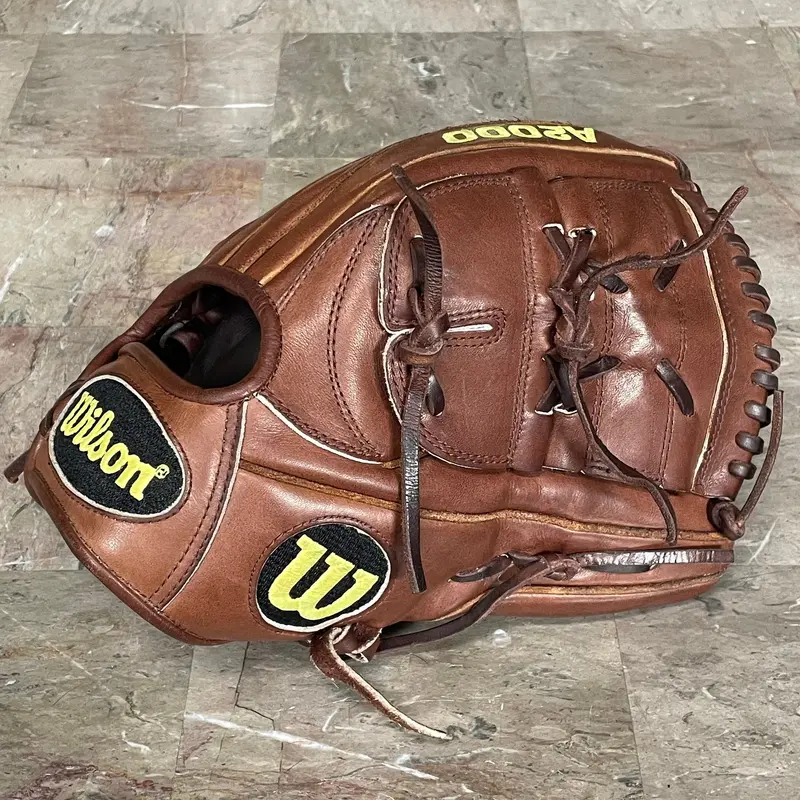 Wilson A2000 B2 - 11.75 Inch Pitchers Glove
