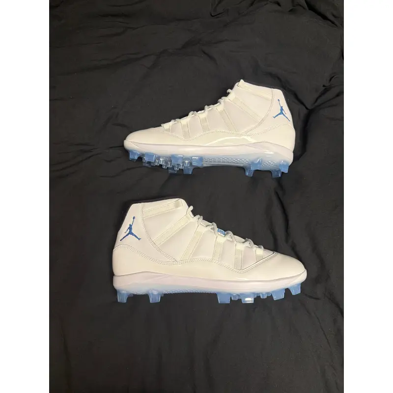 White Men's Size 13.0 (W 14.0) Adult Air Jordan Molded Cleats Cleats (New)