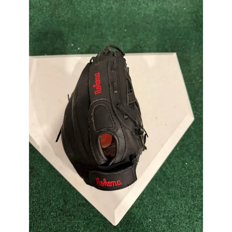 Nokona RH Infield Baseball Glove 10" (Used)