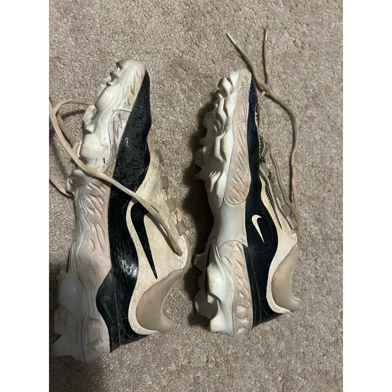 White Men's Size M 11.0 (W 12.0) Youth Nike React Low Top Molded Cleats (Used)
