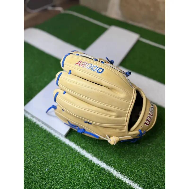 2025 Wilson RH Pitcher's A2000 Baseball Glove 12" (New)