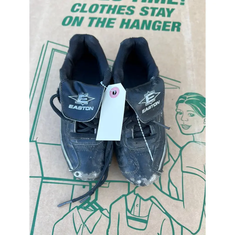 Youth Used Molded Easton Cleats (Size: 1)