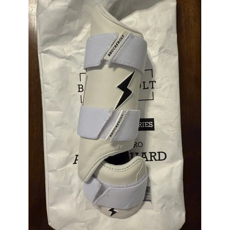 Bruce Bolt Youth Leg Guard - White (New)