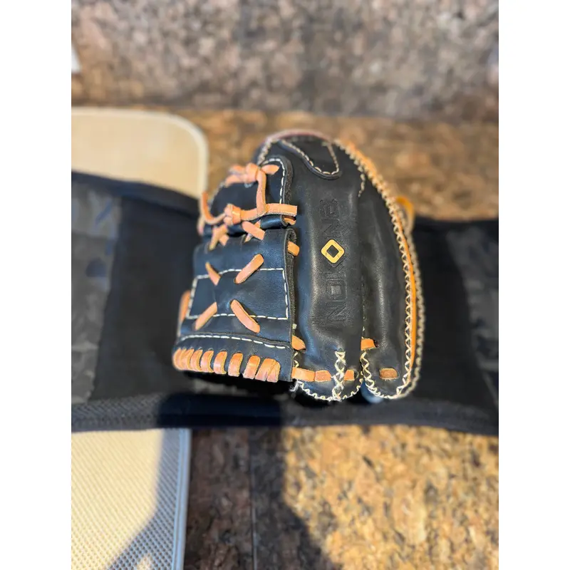 Nokona RH Edge X Baseball Glove 12"