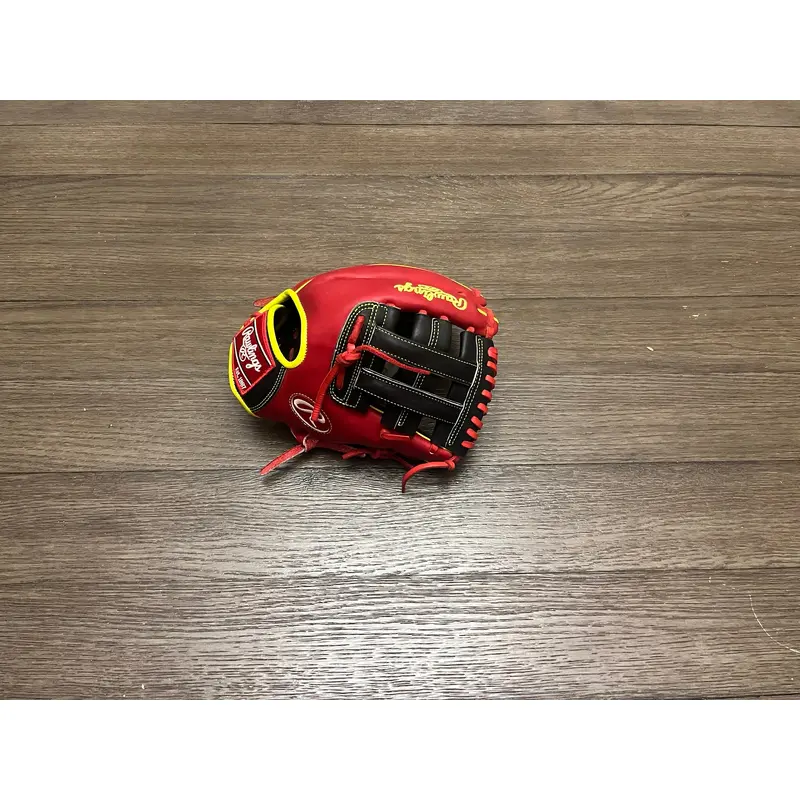 Rawlings Heart of the Hide Cruz 11.75" H Web