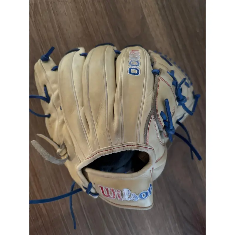 2025 Wilson RH A2000 Baseball Glove 12" (Used)
