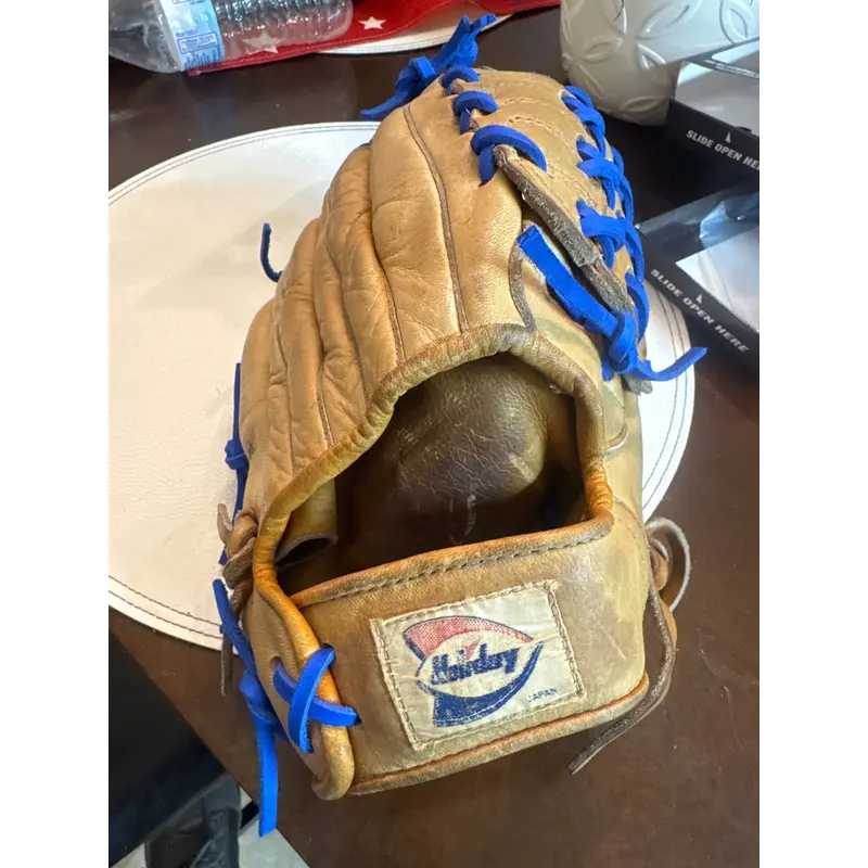 Right Hand Throw Infield Baseball Glove 11.5" (Used)