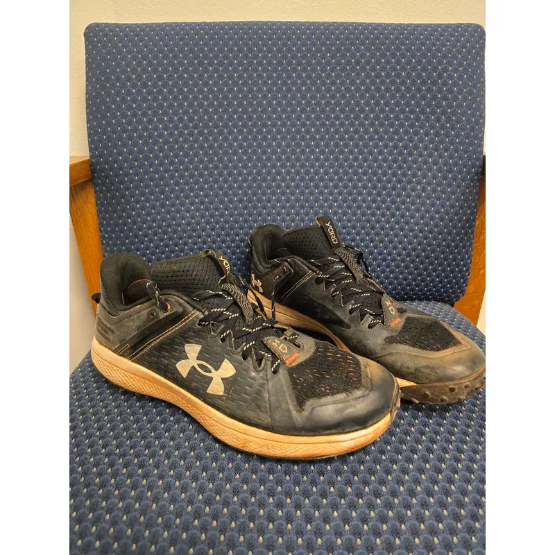 Black Men's Size M 11.0 (W 12.0) Adult Under Armour Molded Cleats Cleats (Used)