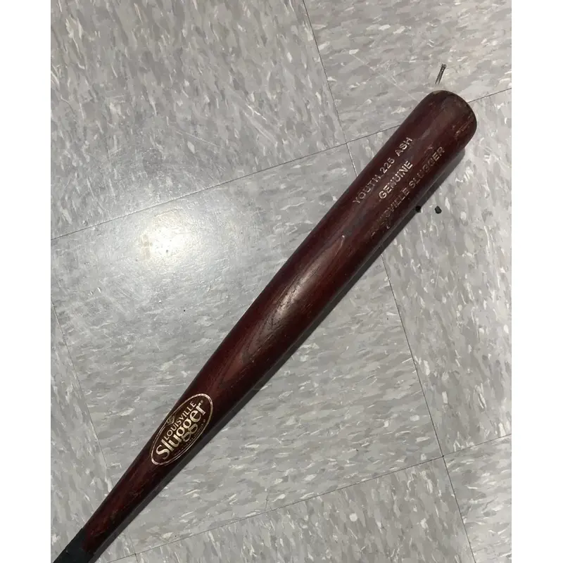 Louisville Slugger Genuine 225 Ash Bat | 30"