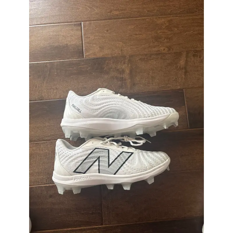 White Men's Size M 12.0 (W 13.0) New Balance 4040v7 Molded Cleats (New)