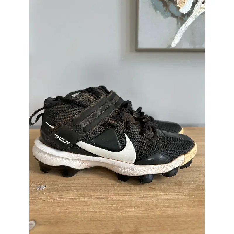 Youth Nike Trout Baseball Cleats Size 4Y