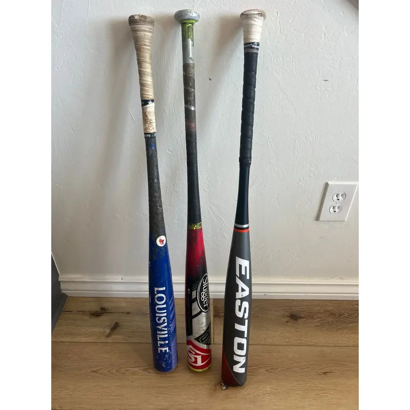 Louisville Slugger Bat (-3) 30 oz 33" (Used)