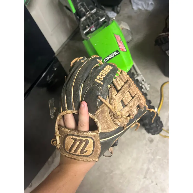 Marucci RH Infield Baseball Glove 11.75" (Used)