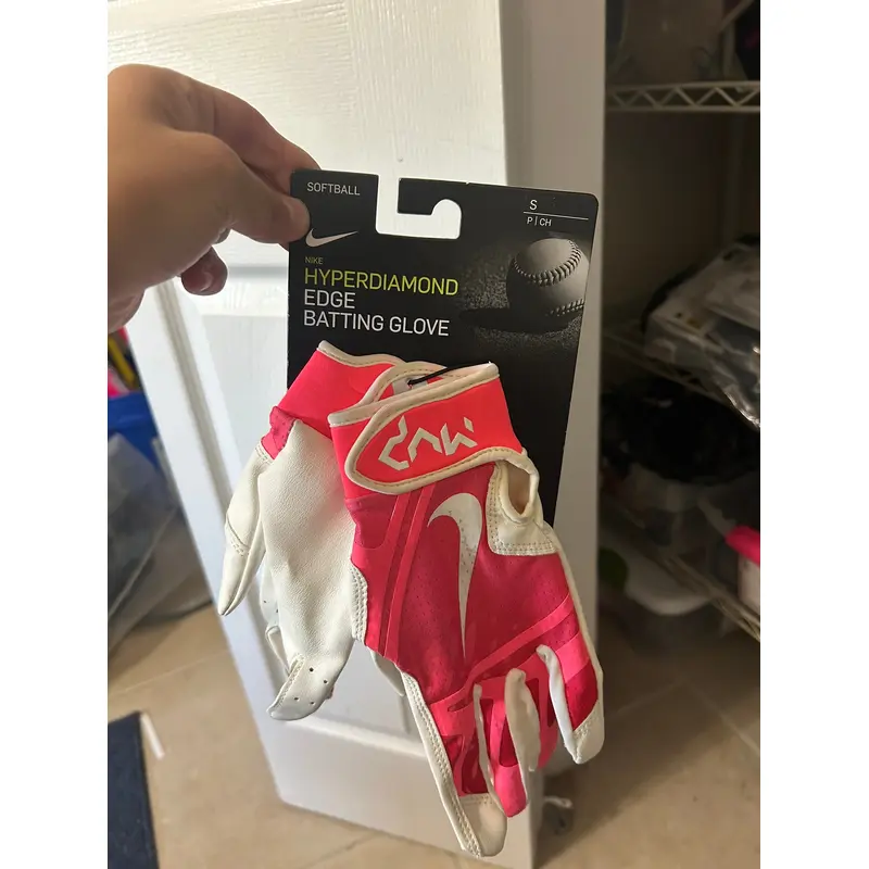 NWT-Nike softball batting gloves -small