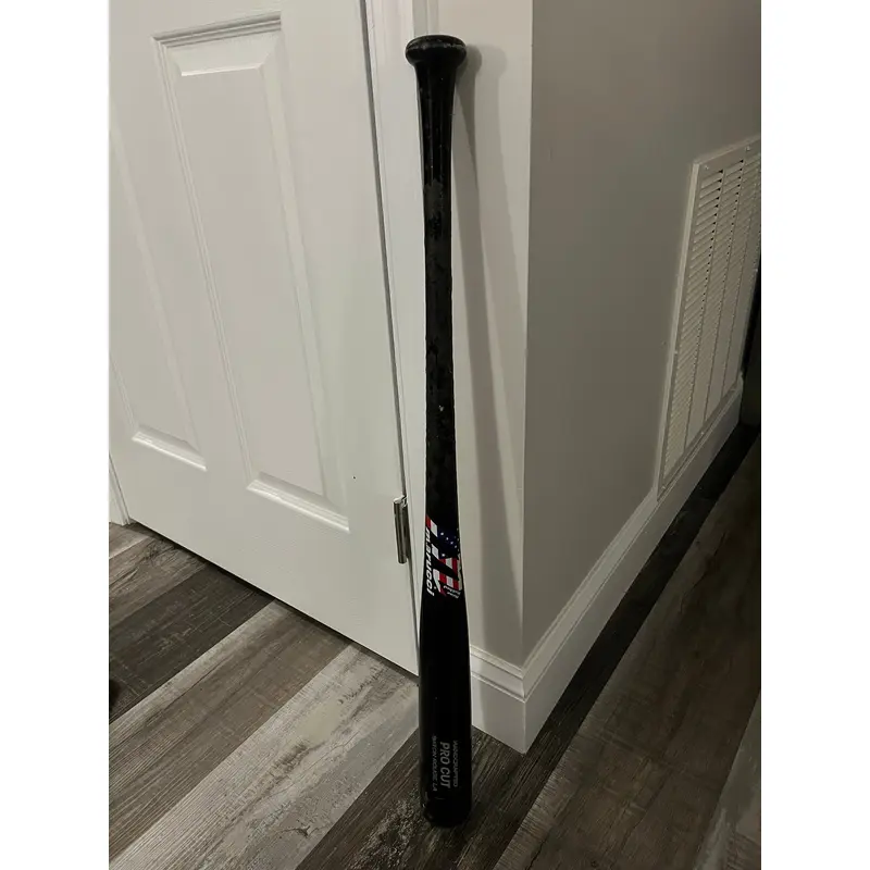 Marucci Pro Cut Maple Bat (-3) 29 oz 32" (Used)