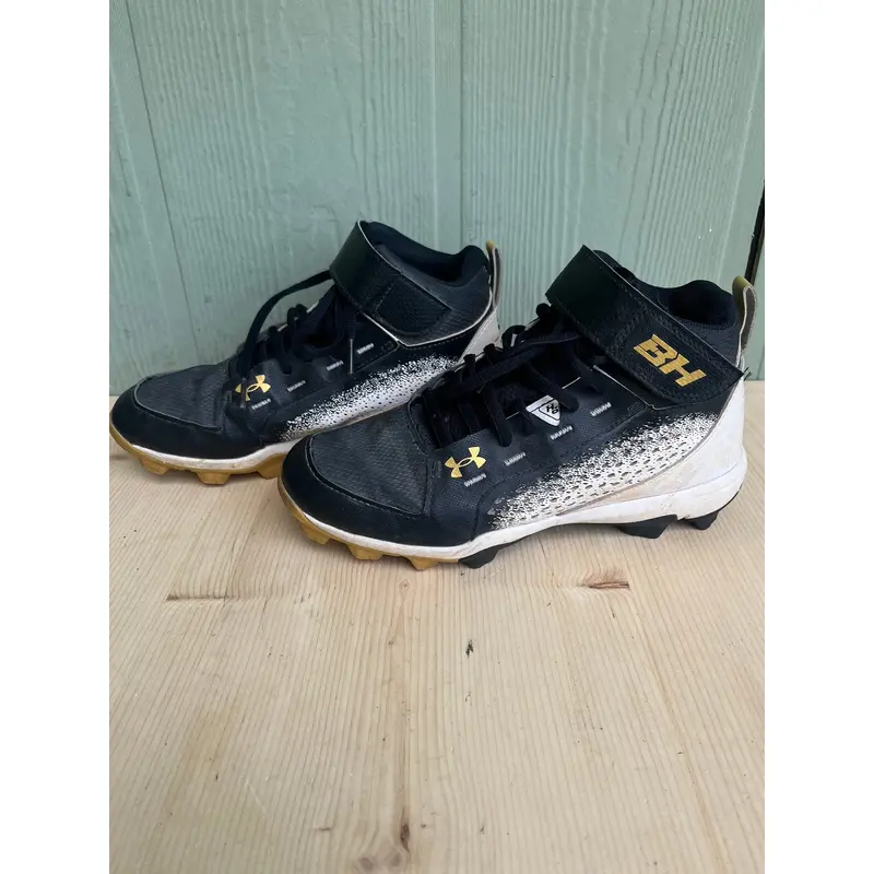 Used Under Armour Bh Youth 5Y Cleats Black ( A R7 S2 L1)