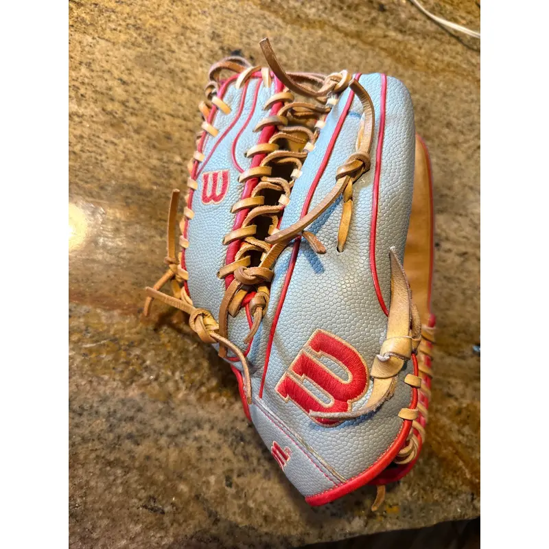 Wilson RH A2000 Baseball Glove 12.75" (New)