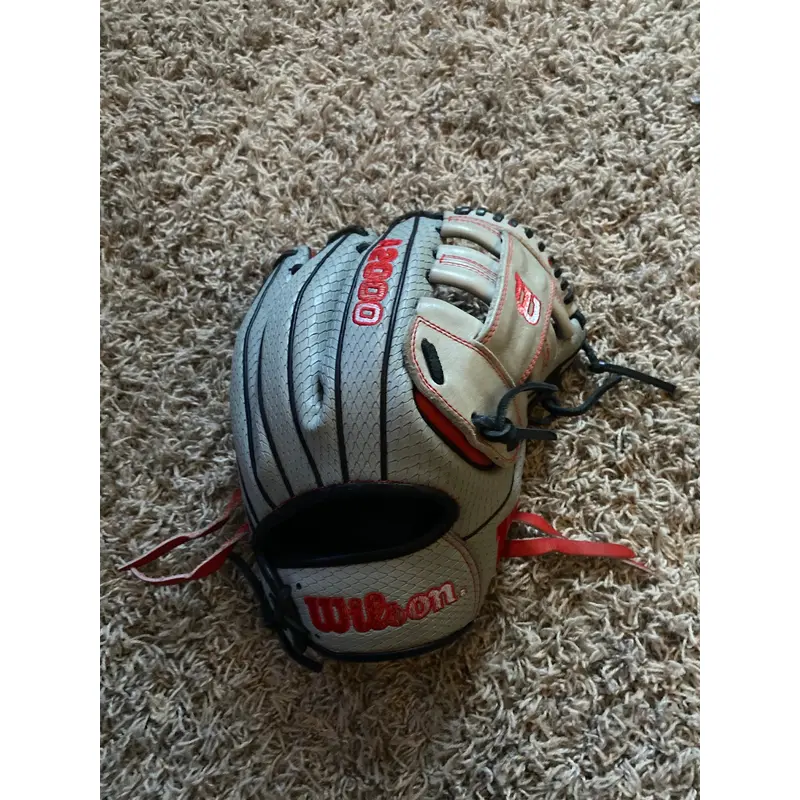 2022 Wilson RH Infield A2000 Baseball Glove 11.5" (Used)