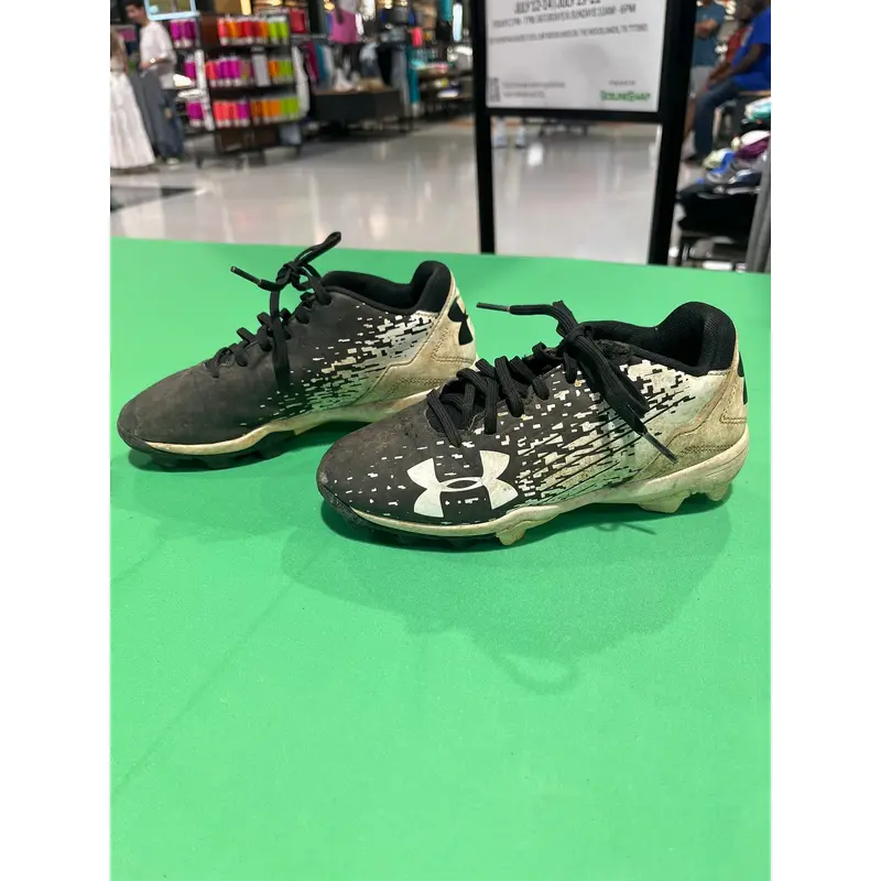 Black Used Youth Kid's Under Armour Low Top Footwear Molded Cleats 2Y