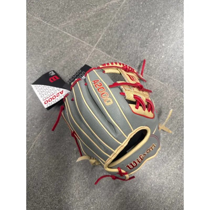 Wilson RH Infield A2000 Baseball Glove 11.5" (New)