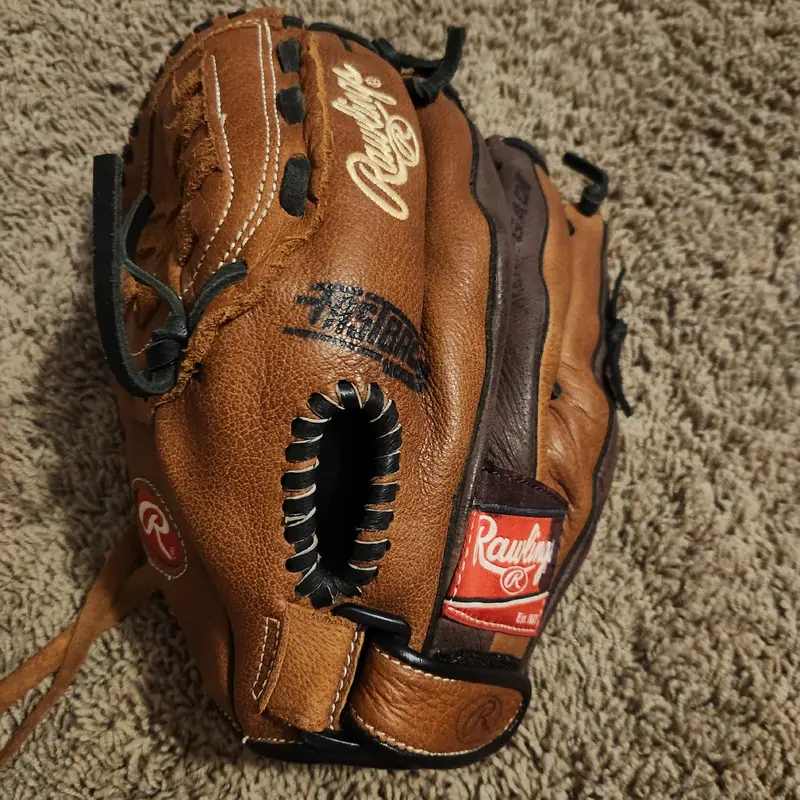 Rawlings Left Hand Throw Renegade Baseball Glove 11.5" Game Ready/ Nice Glove