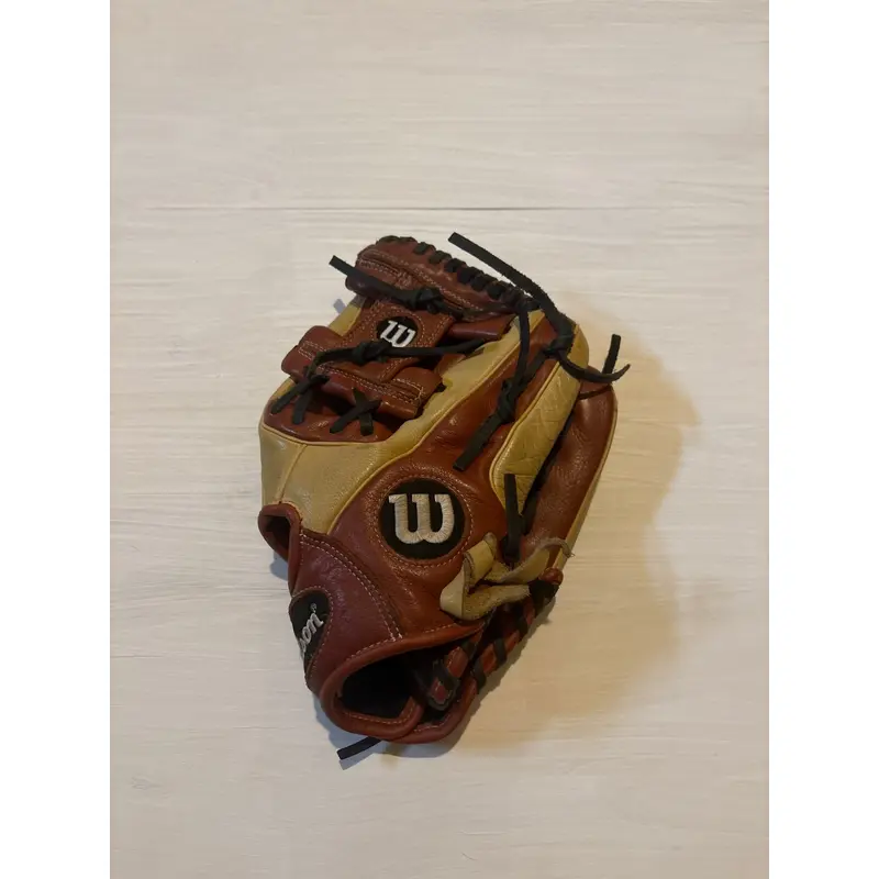 Wilson A550 RH Infield Baseball Glove 10.5" (Used)