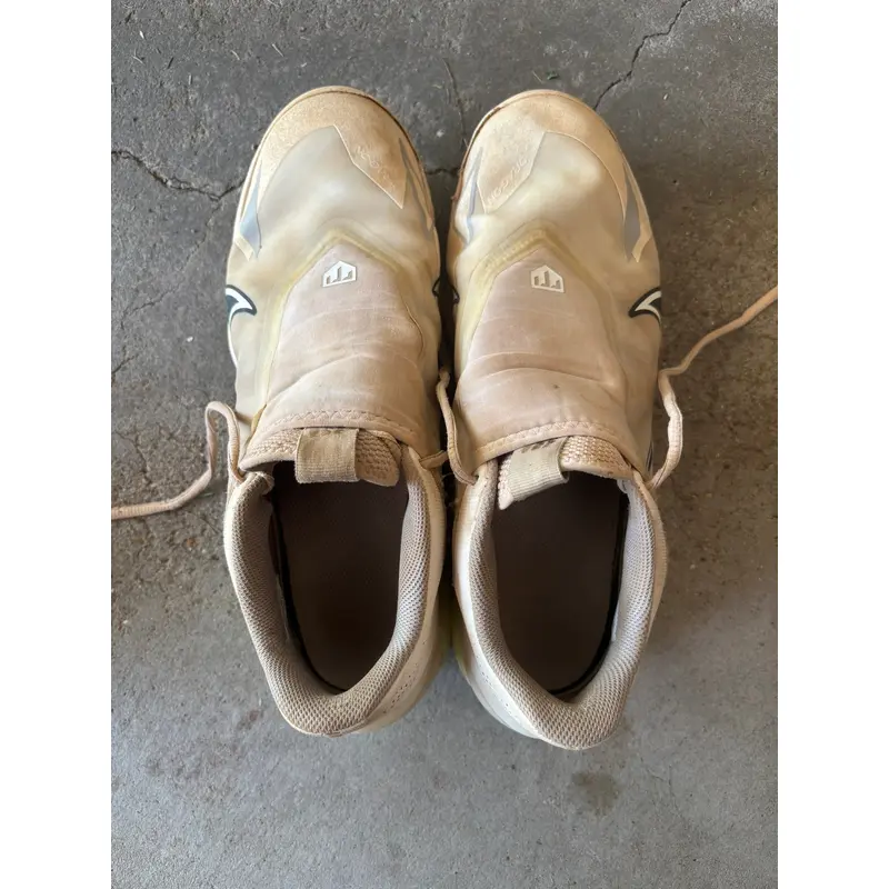 White Men's Size M 10.5 (W 11.5) Adult Nike Low Top Force Zoom Trout 8 (Used)
