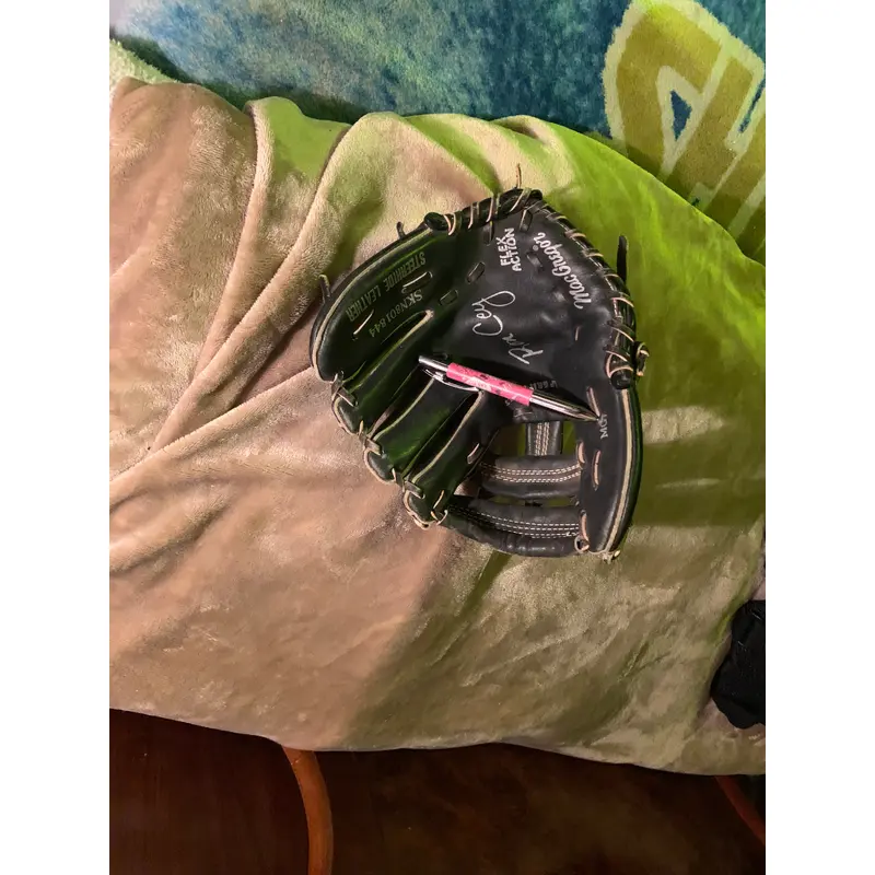 Used McGregor MG7 SKN801844 Baseball Glove