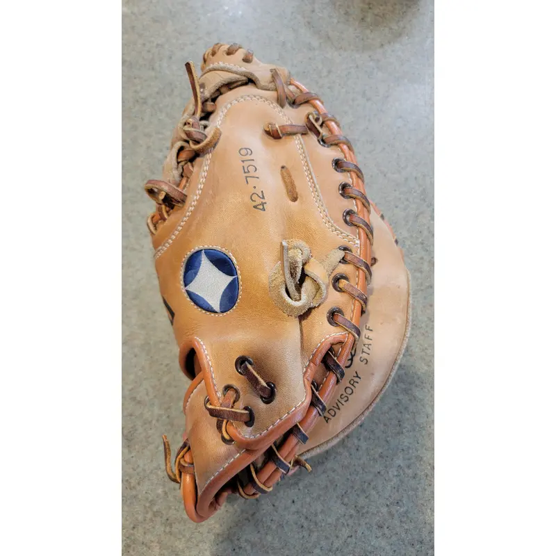Spalding RH Baseball Glove 31" (Used)