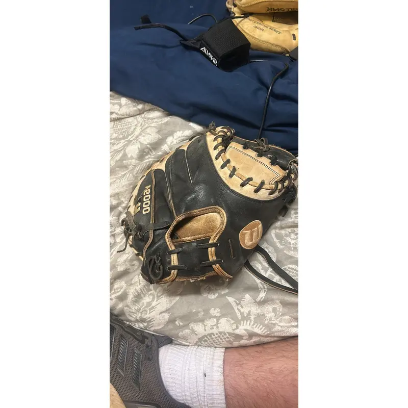 Wilson Right Hand Throw Catcher's A2000 Baseball Glove 33" (Used)