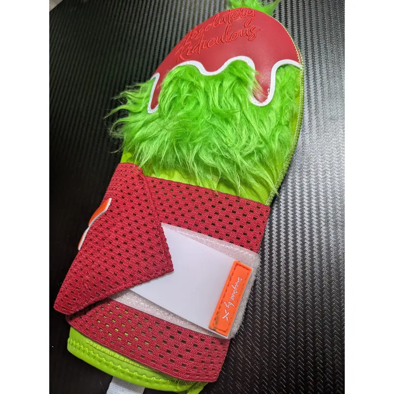 Absolutely Ridiculous Aria Grinch A Mean One sliding mitt NEW