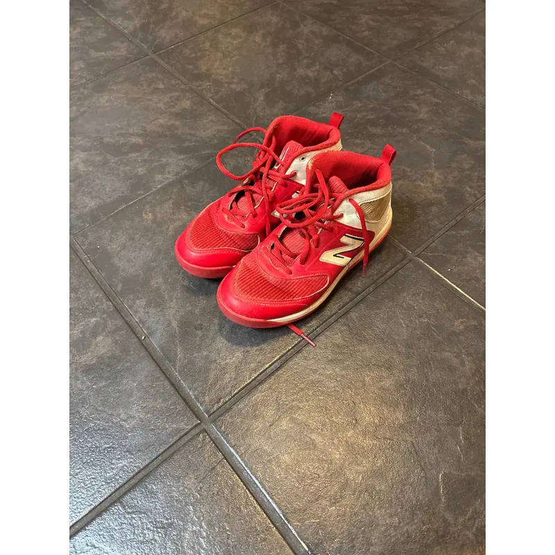 Red Kid's Size M 5.0 (W 6.0) Youth New Balance High Top Molded Cleats (Used)