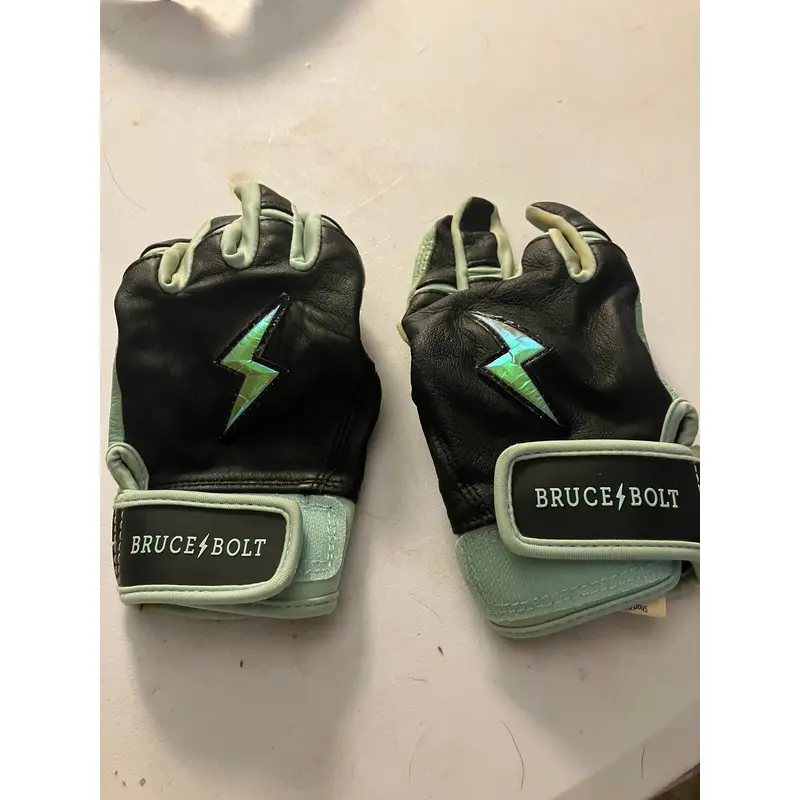 Blank and green Bruce bolt batting gloves youth medium
