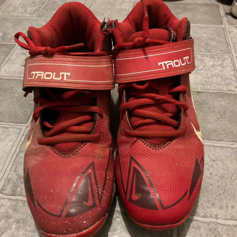 Red and white Nike trout baseball cleats size 8