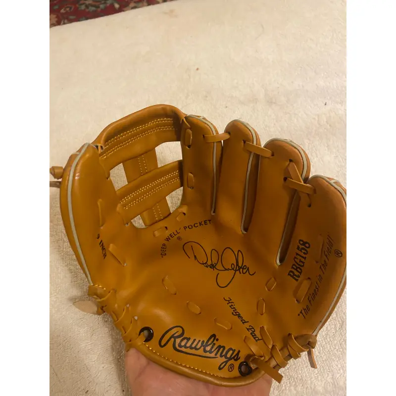 Vintage Derek Jeter Rawlings Signature Series 9 Baseball Glove