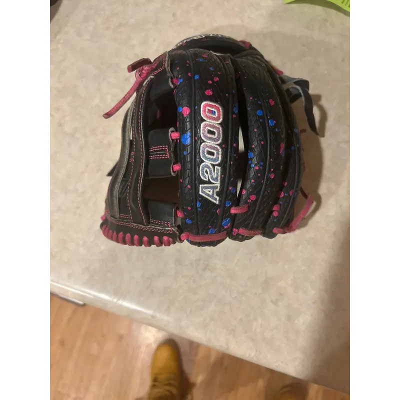 2024 Wilson Right Hand Throw Infield A2000 11.75" (New)