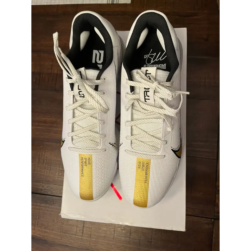 White New Size 13 (Women's 14) Low Top Metal Force Zoom Trout 7