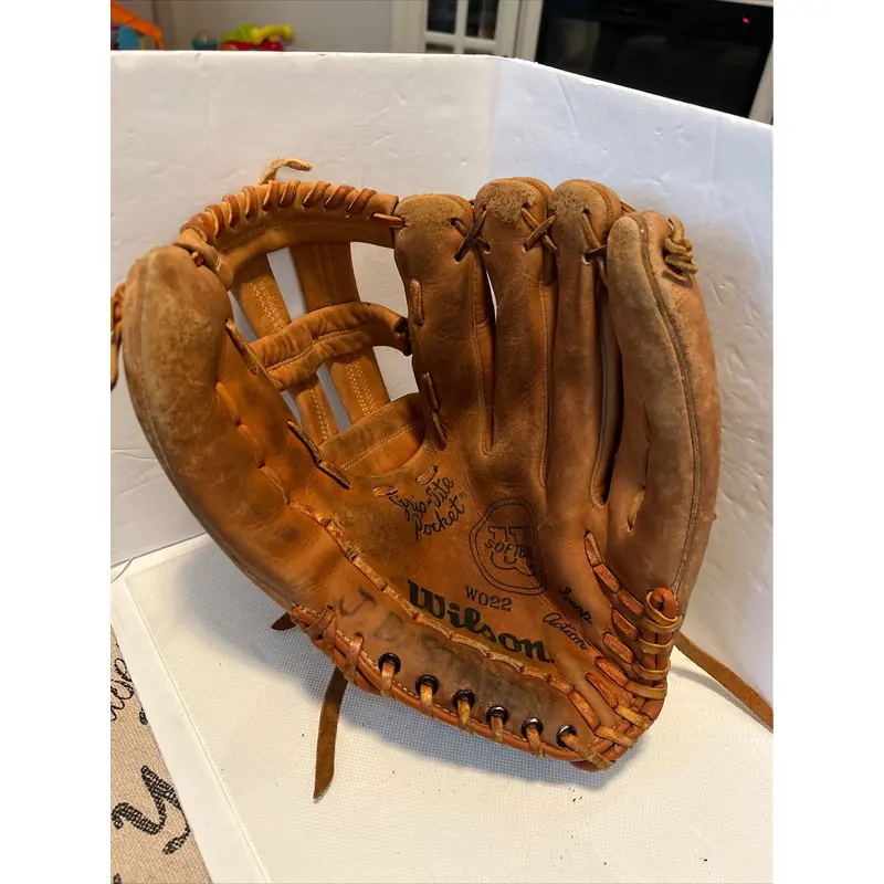 Wilson W022 RHT Mitt Glove BaseBall Softball Nylon Stitch Hold Tite Strap 12