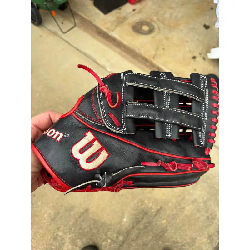 2024 Right Hand Throw Wilson Outfield A2000 Baseball Glove 12.75" (New)