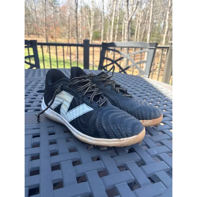 Black Men's Size M 10.0 (W 11.0) Adult New Balance Low Top 4040v7 Metal (Used)