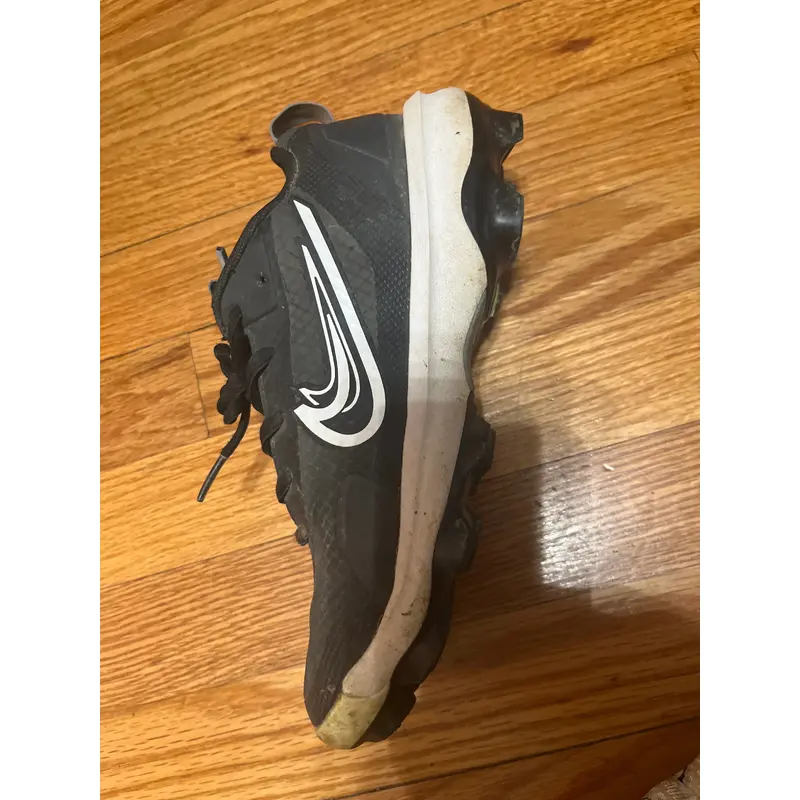 Black Men's Size M 4.0 (W 5.0) Youth Nike Low Top Trout Molded Cleats (Used)