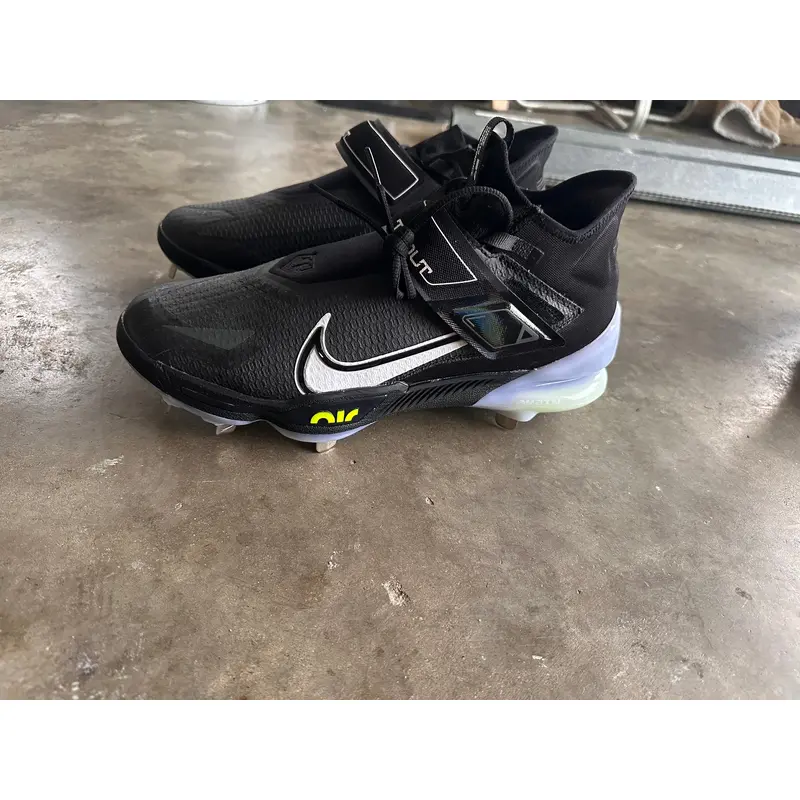 Nike Men's Force Zoom Trout 8 Elite Metal Baseball Cleats