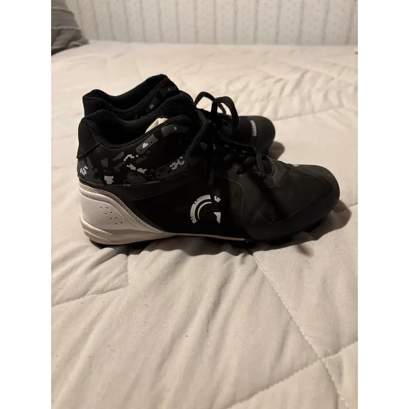 Black Unisex Youth   Molded Cleats Cleats (Used)
