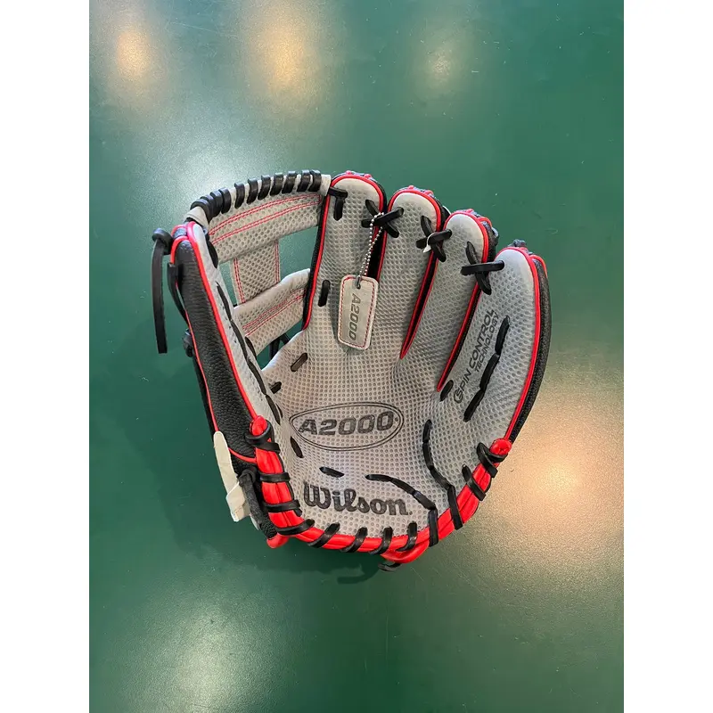 New Wilson A2000 Spin Control  Right Hand Throw 11.75 Baseball Glove