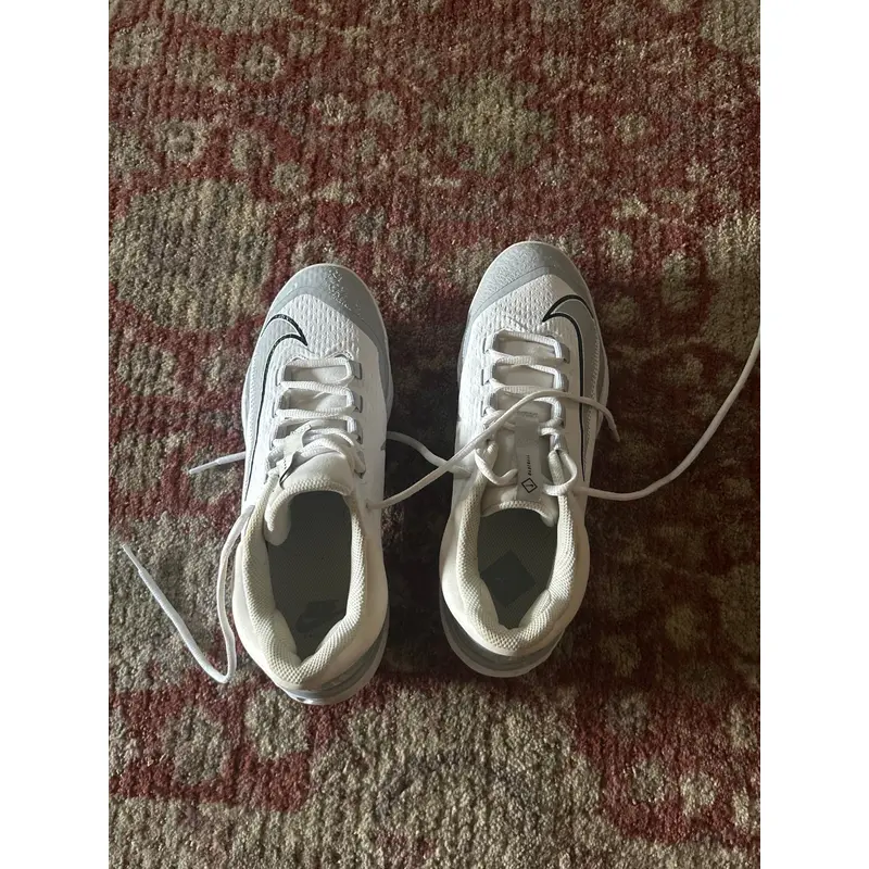 White Size M 8.5 (W 9.5) Adult Nike Low Top Trout Metal (New)