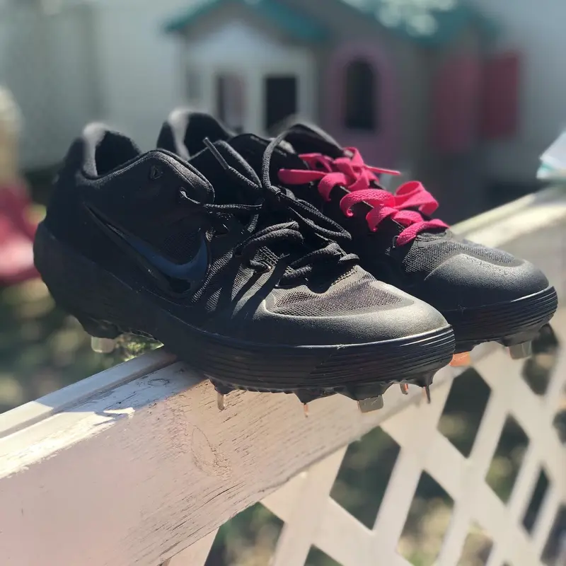 Black Men's Metal Low Cut