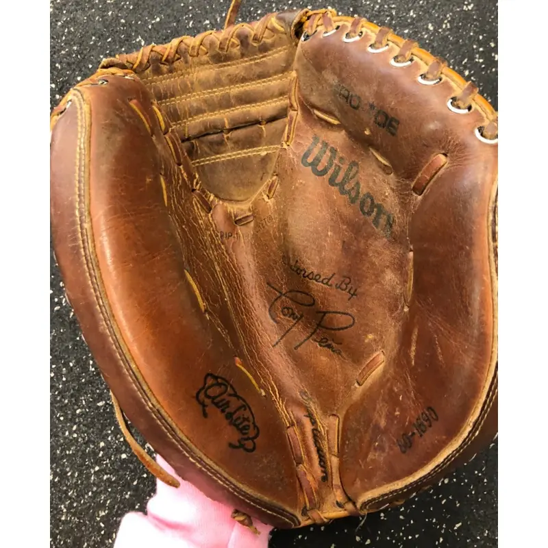 Wilson Right Hand Throw Catcher's 90-1690 Baseball Glove 32" (Used)