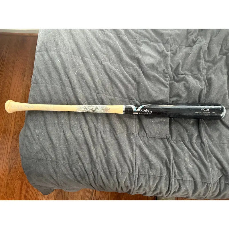 Used Victus (-3) 30 oz 33" Bat